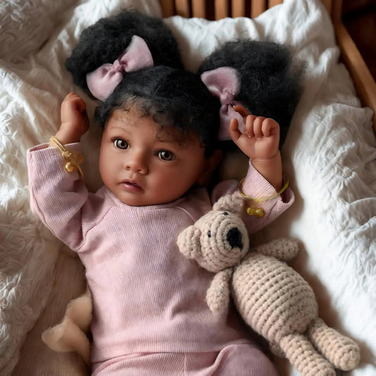Bébé reborn fille Leila – Cheveux noirs ondulés